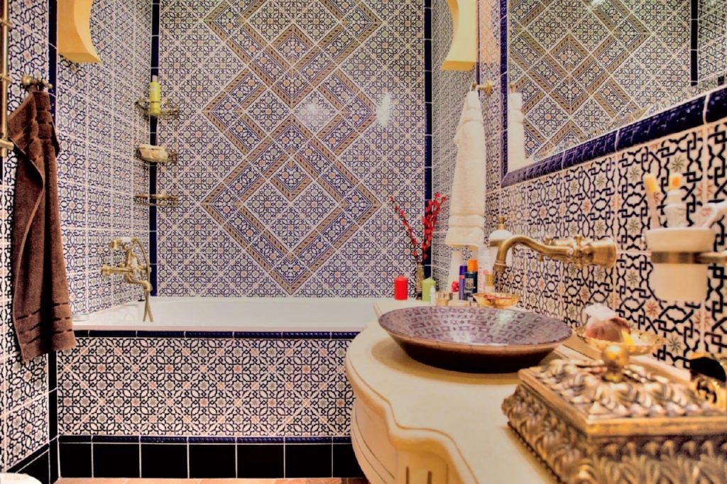 Oriental bathroom decor