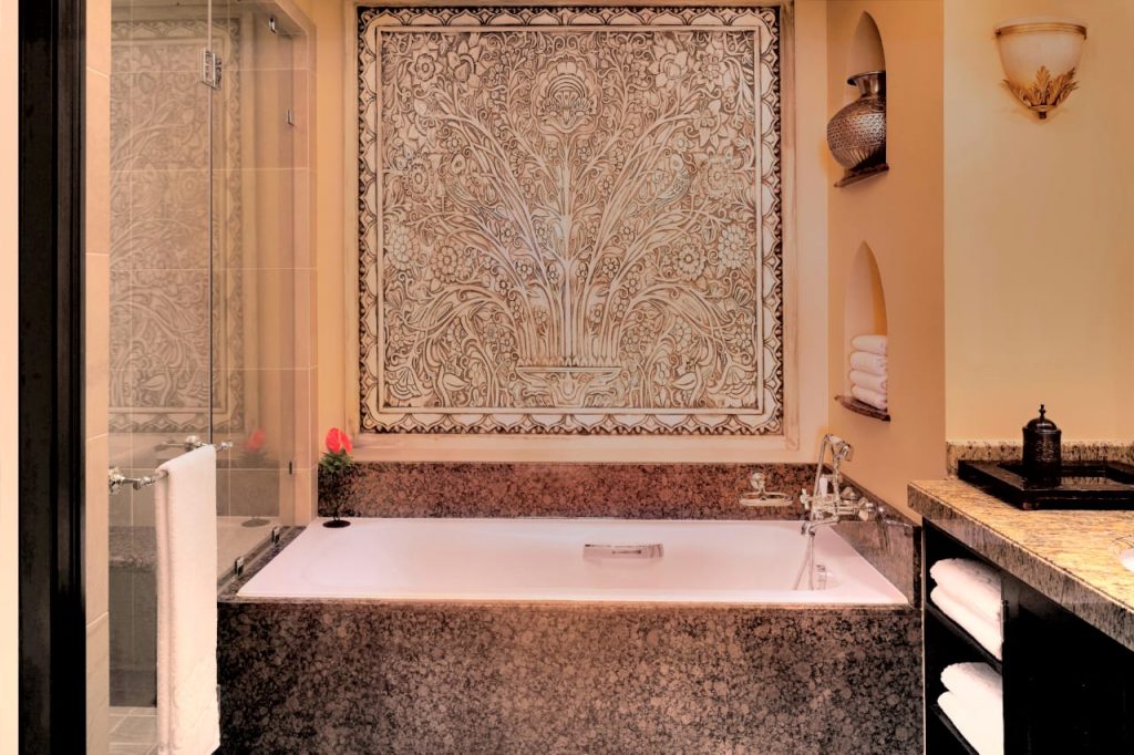 Oriental bathroom decor